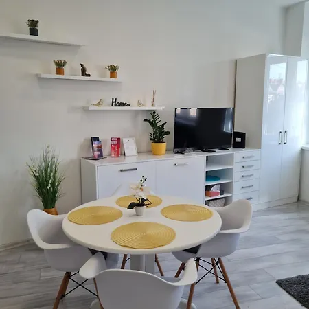 Napfeny Apartment *